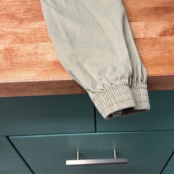 The children’s place Boys size 7 khaki pants joggers, with drawstring-EUC - Picture 6 of 6